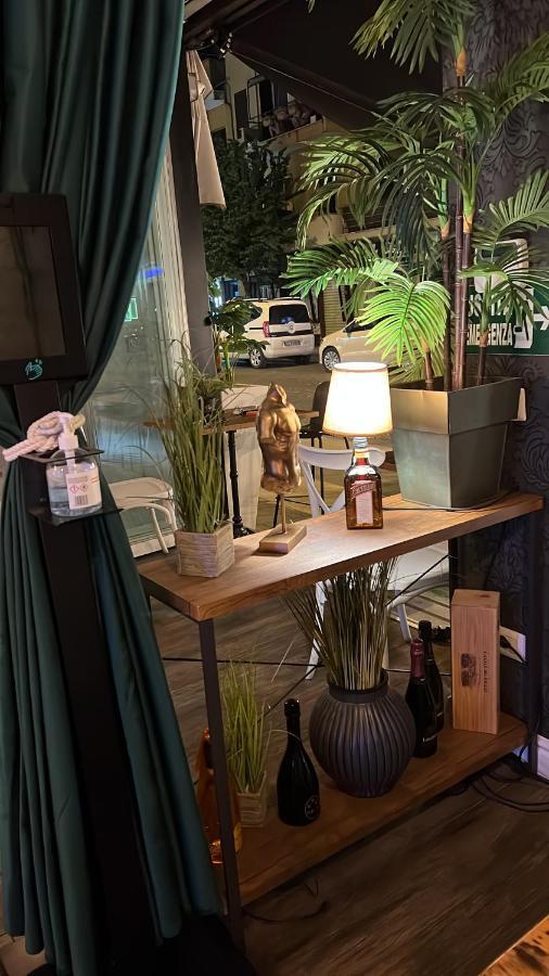 B&B Caffe Retro' Cisterna di Latina Exteriör bild